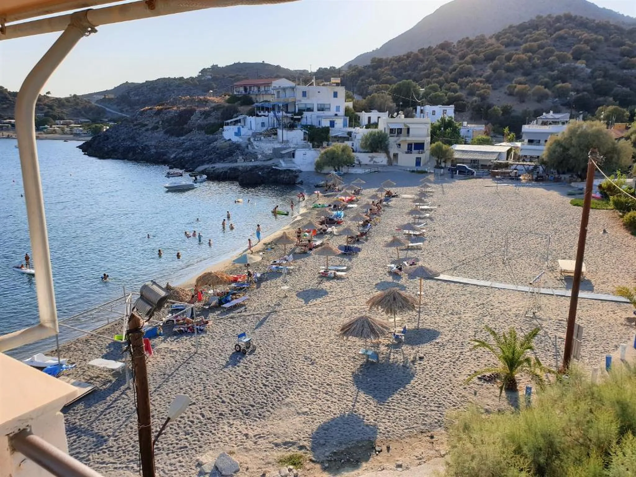 Παραλία και θάλασσα στους Καλούς Λιμένες